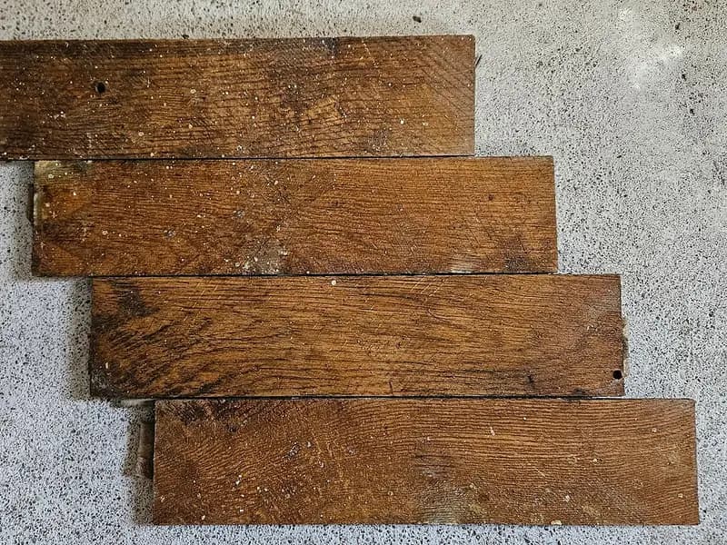 Tablillas antiguas de parquet de roble
