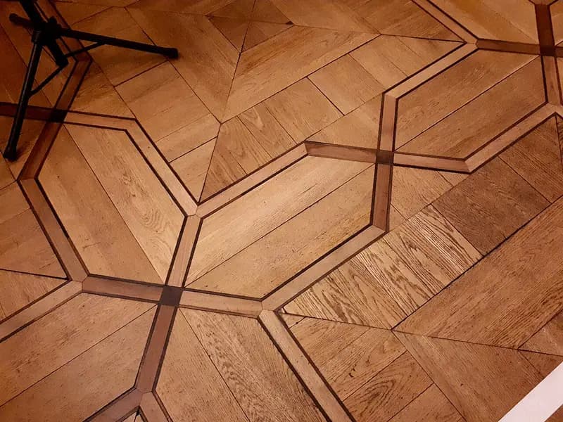 Parquet de roble con dibujo geométrico