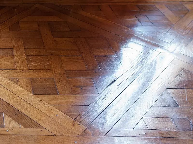 Parquet de paneles de roble con juntas visibles